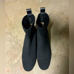 Everlane The Glove Boot, size 6.5, black, great condition, only worn twice